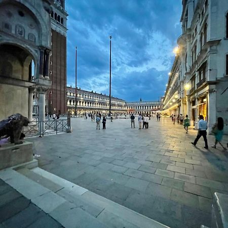 San Marco Luxury Apartments Steps From St Marks Венеция Экстерьер фото