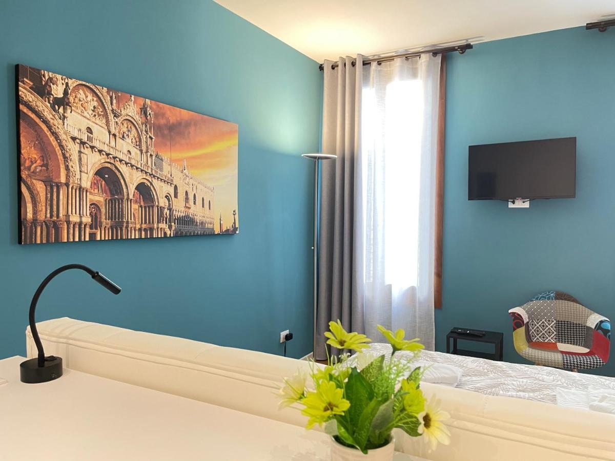 San Marco Luxury Apartments Steps From St Marks Венеция Экстерьер фото